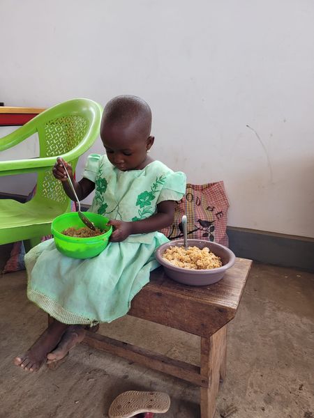 Togo Kleines Mdchen mit grnem Kleid 322.jpg